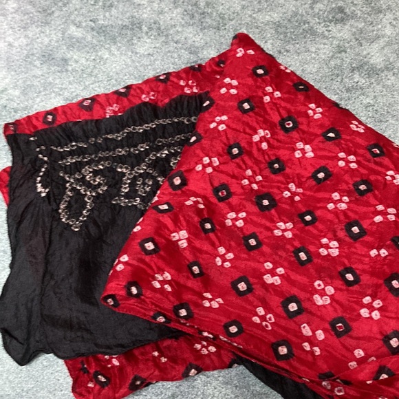 Fabindia Silk Red Scarf with White & Black Diamond Pattern & Black Ends - Picture 9 of 10